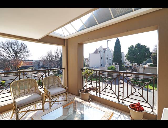 3 BEDROOM APARTMENT FOR SALE IN WAVERLEY